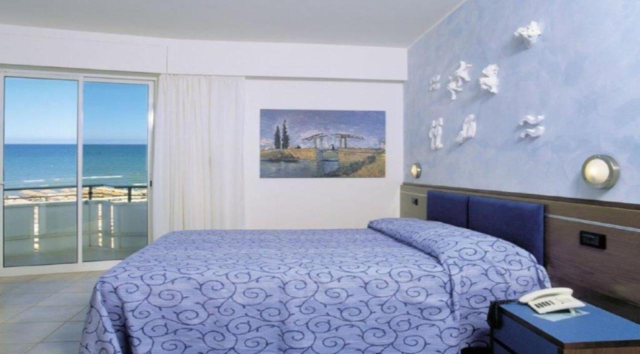 Hotel Rex - Fronte Mare Riccione Kültér fotó