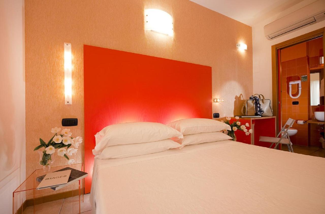 Hotel Rex - Fronte Mare Riccione Kültér fotó