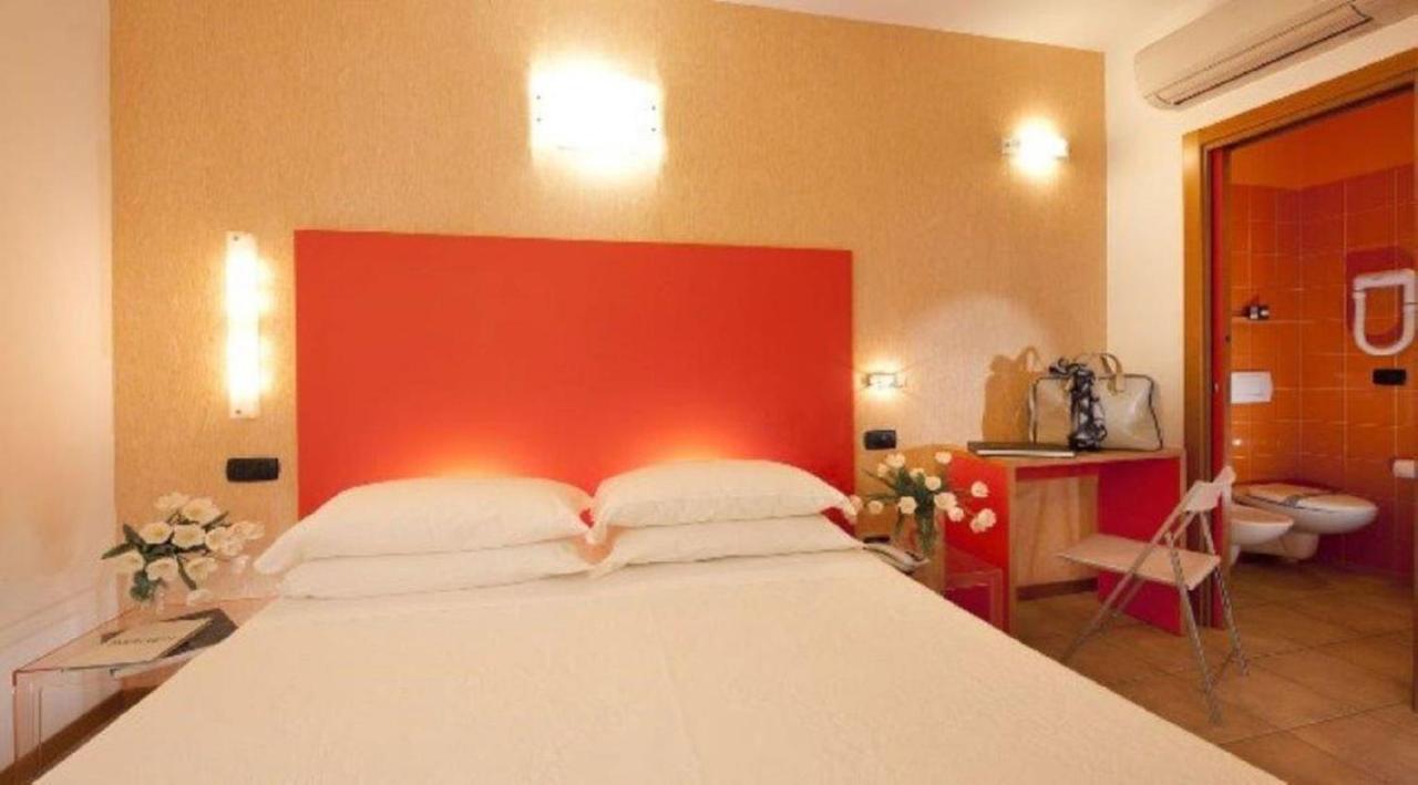Hotel Rex - Fronte Mare Riccione Kültér fotó