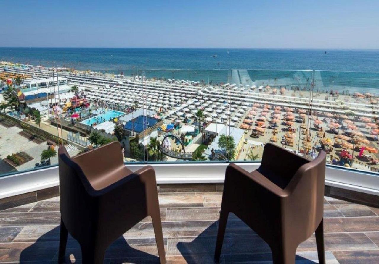 Hotel Rex - Fronte Mare Riccione Kültér fotó