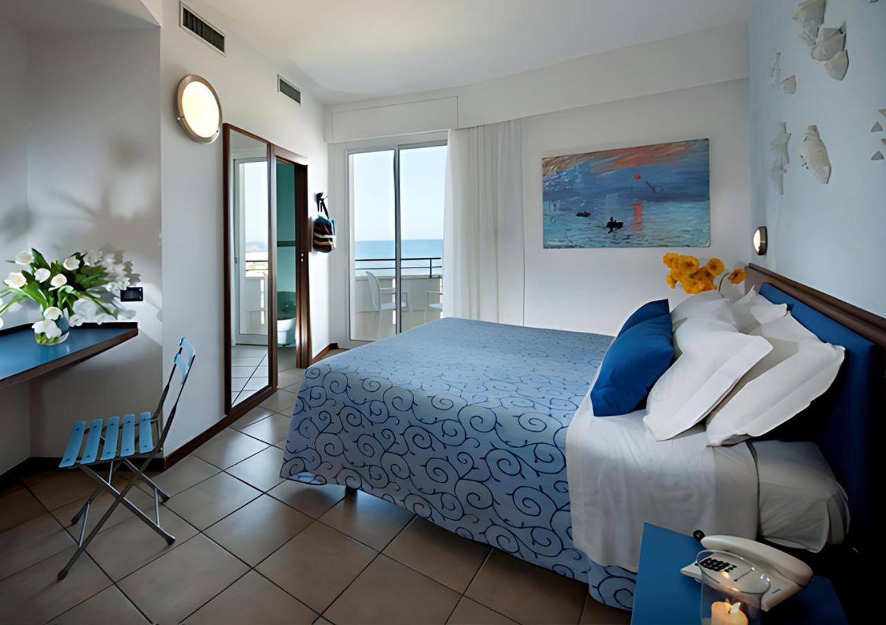 Hotel Rex - Fronte Mare Riccione Kültér fotó